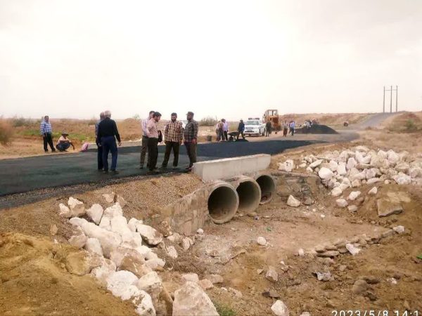 احداث پل رودخانه قمرود برای اتصال روستا‌های ملک قلعه و قشلاق/ اهتمام بسیج سازندگی قم در اجرای طرح‌های محرومیت زدایی