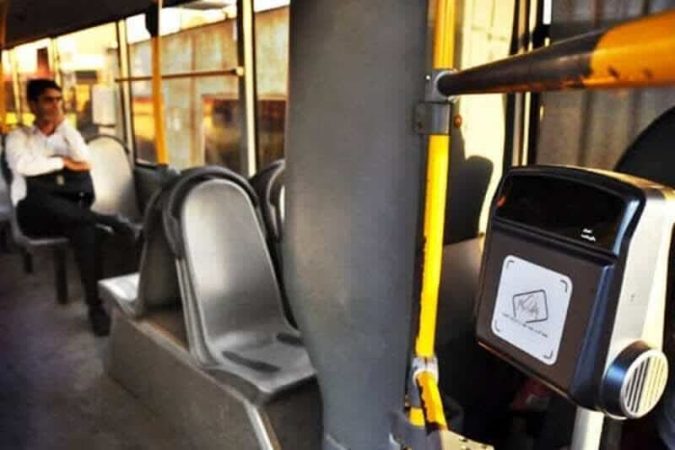 پرداخت نیم‌بهای کرایه اتوبوس‌های شهری با “قم کارت”/راه‌اندازی امکان شارژ قم کارت در اتوبوس‌ها به‌زودی