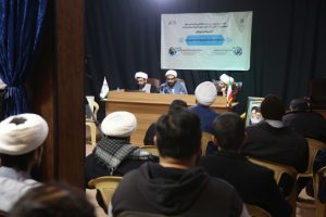 حضرت امام خمینی ره، فقه را تئوری واقعی و کامل اداره انسان و جامعه می‌دانستند