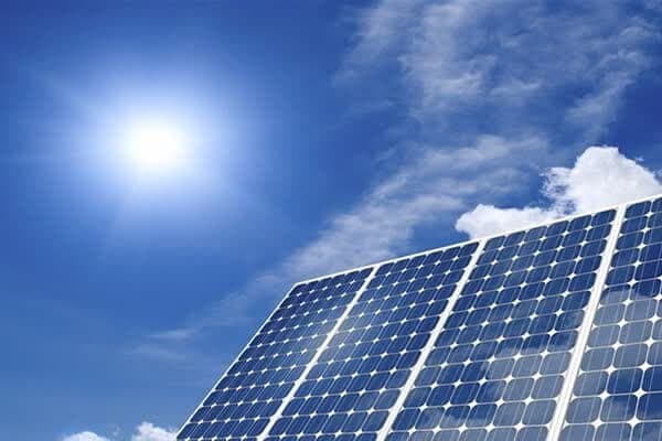 نصب و راه‌اندازی ۱۳ نیروگاه خورشیدی توسط شهرداری قم/۳۶۱۰۰۰ کیلووات ساعت برق به شبکه تزریق شد
