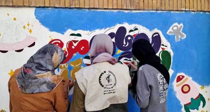 رنگآمیزی مدارس مناطق کم برخوردار توسط بانوان جهادگر قمی رنگآمیزی مدارس مناطق کم برخوردار توسط بانوان جهادگر قمی