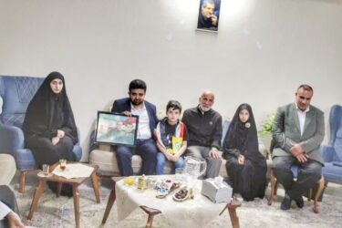 پرچم امنیت و مقاومت به برکت خون شهدا هرگز زمین نخواهد ماند