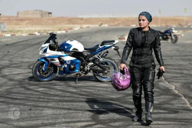 وجود خلاء قانونی در صدور گواهینامه موتور سیکلت برای بانوان