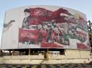 طرح جدید دیوارنگاره بزرگ انقلاب قم با شعار «لبیک یا مهدی(عج)» اکران شد.